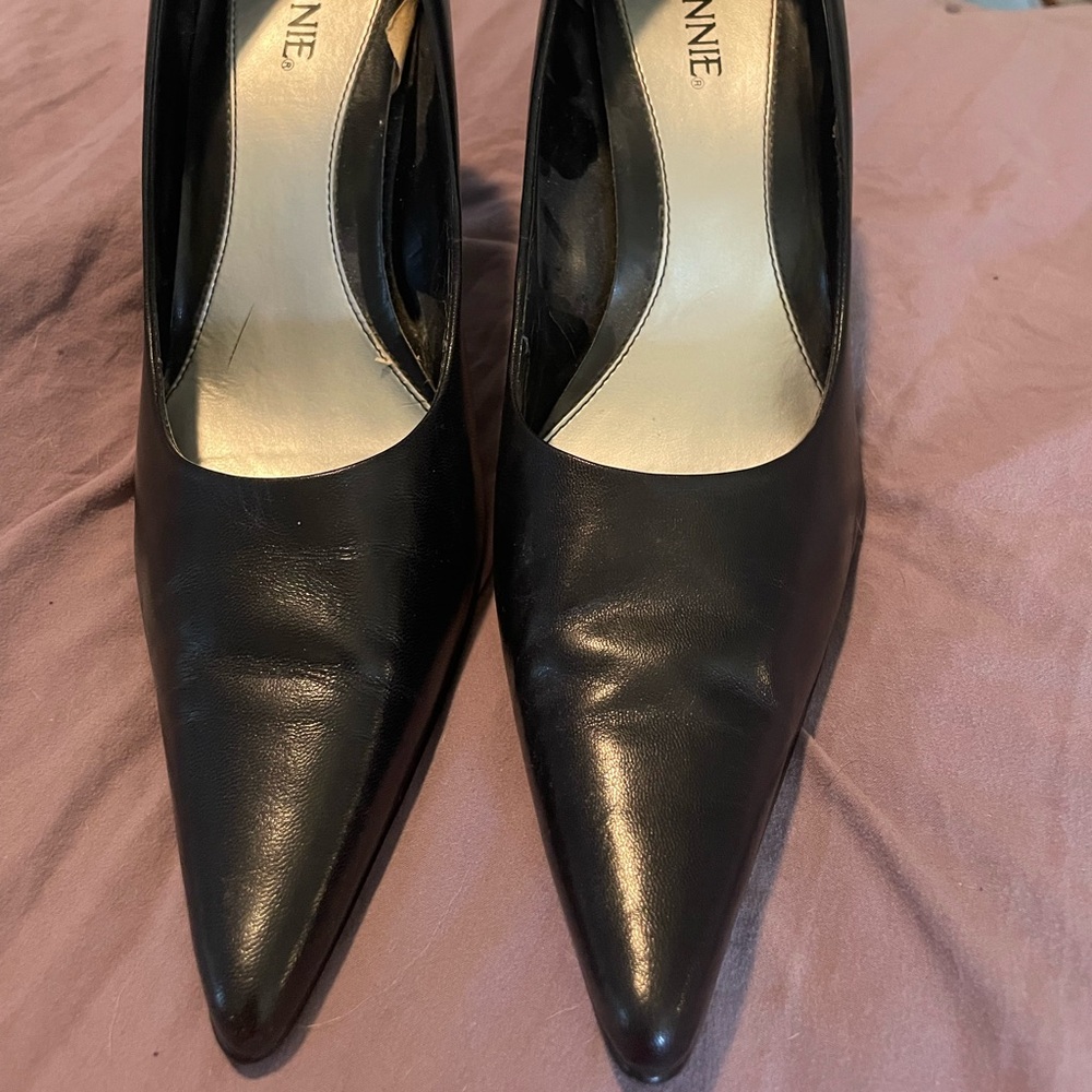 Vintage Genuine Leather Connie black pumps
